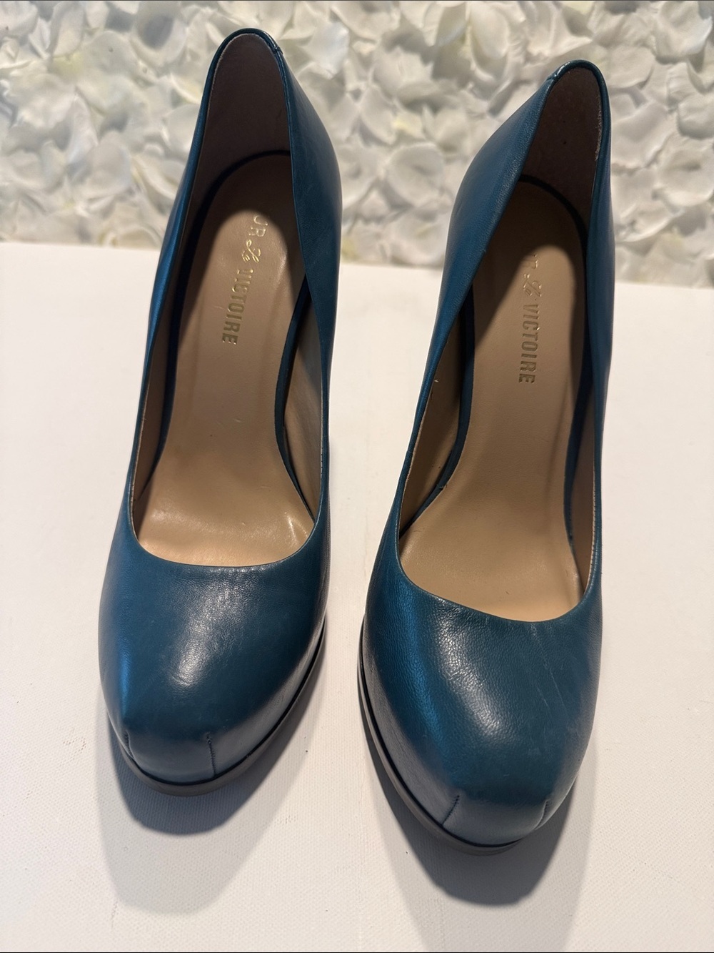 Pour La Victoire Teal Leather Pointed-Toe Pump
